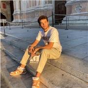 Offro lezioni a bambini e ragazzi di Elena tri e medie adattandomi alle loro esigenze.